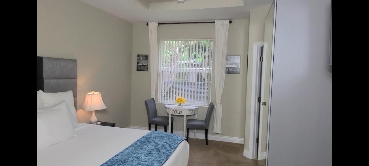 Private Suite - Private Home Stay 포트 로더데일 외부 사진